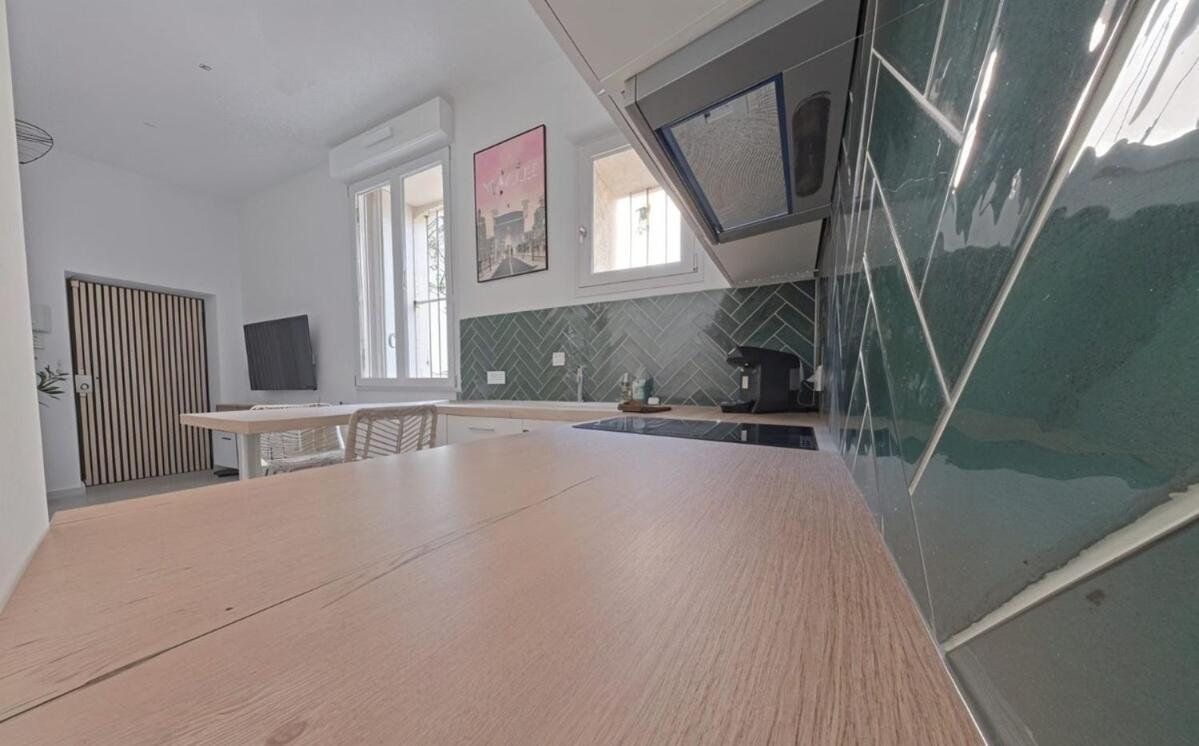 Contemporain